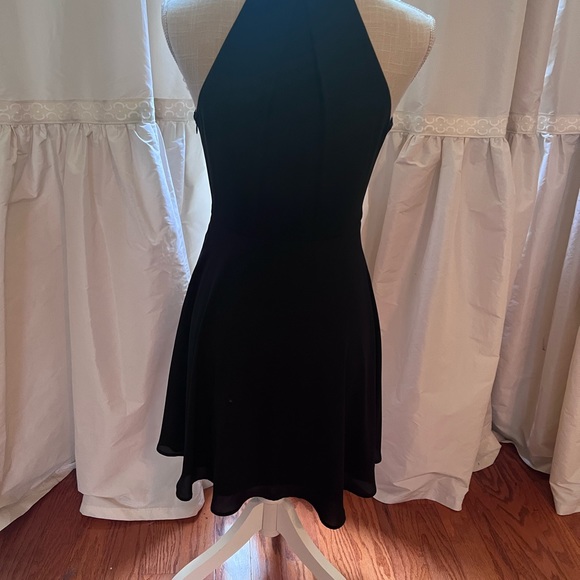 Express woman’s size 4 little black twist front dress - Picture 2 of 5